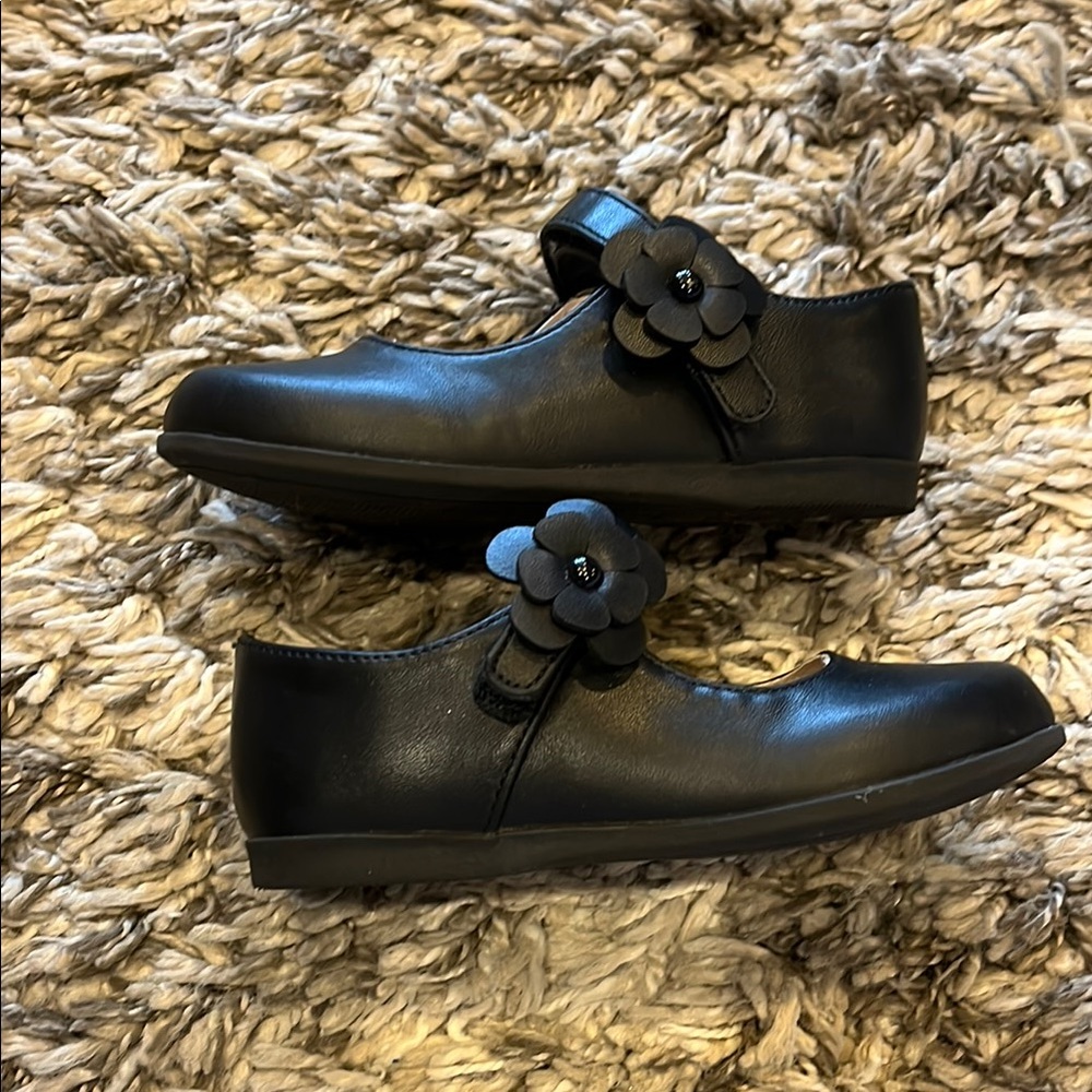 Children’s Place Kids' Mary Jane Shoes with Flower Detail - Picture 6 of 9